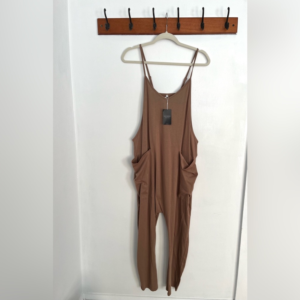 Women’s cotton light brown spaghetti strap romper with pockets NWT size S